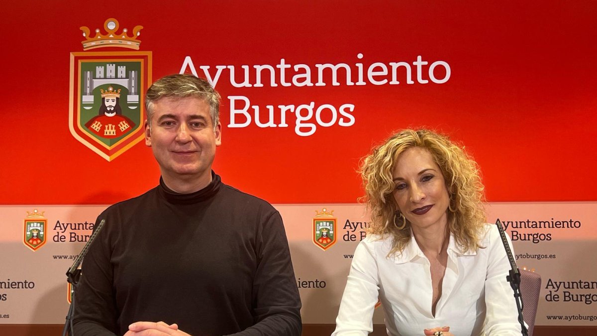 Julián Vesga y Blanca Carpintero, antes de la rueda de prensa.