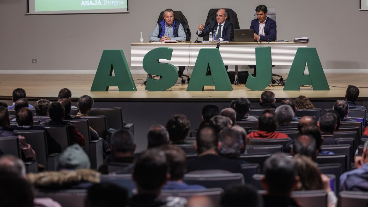 Imagen de la asamblea de Asaja