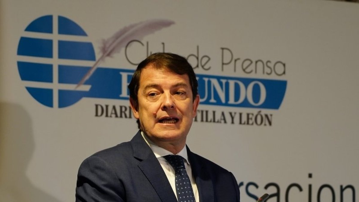 Alfonso Fernández Mañueco durante la presentación del Club de Prensa de El Mundo.