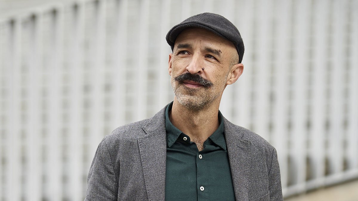 El escritor Jesús Carrasco, ganador del Premio Biblioteca Breve 2024 con 'Elogio de las manos'.