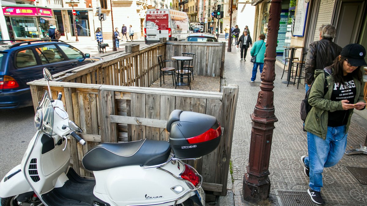 Terrazas de hostelería ubicadas en la calzada en varias calles de Burgos, que deberán desmantelarse a partir del 22 de mayo.