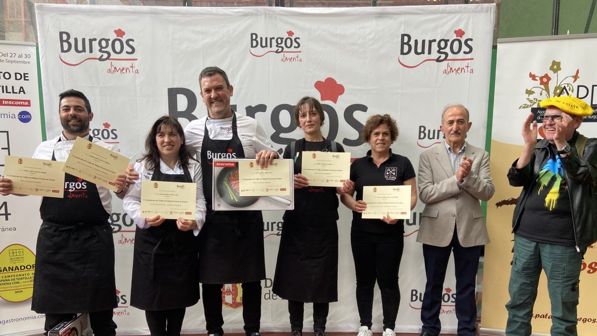 Imagen de los premiados en el Concurso de Tortilla de Patatas de Burgos Alimenta 2024