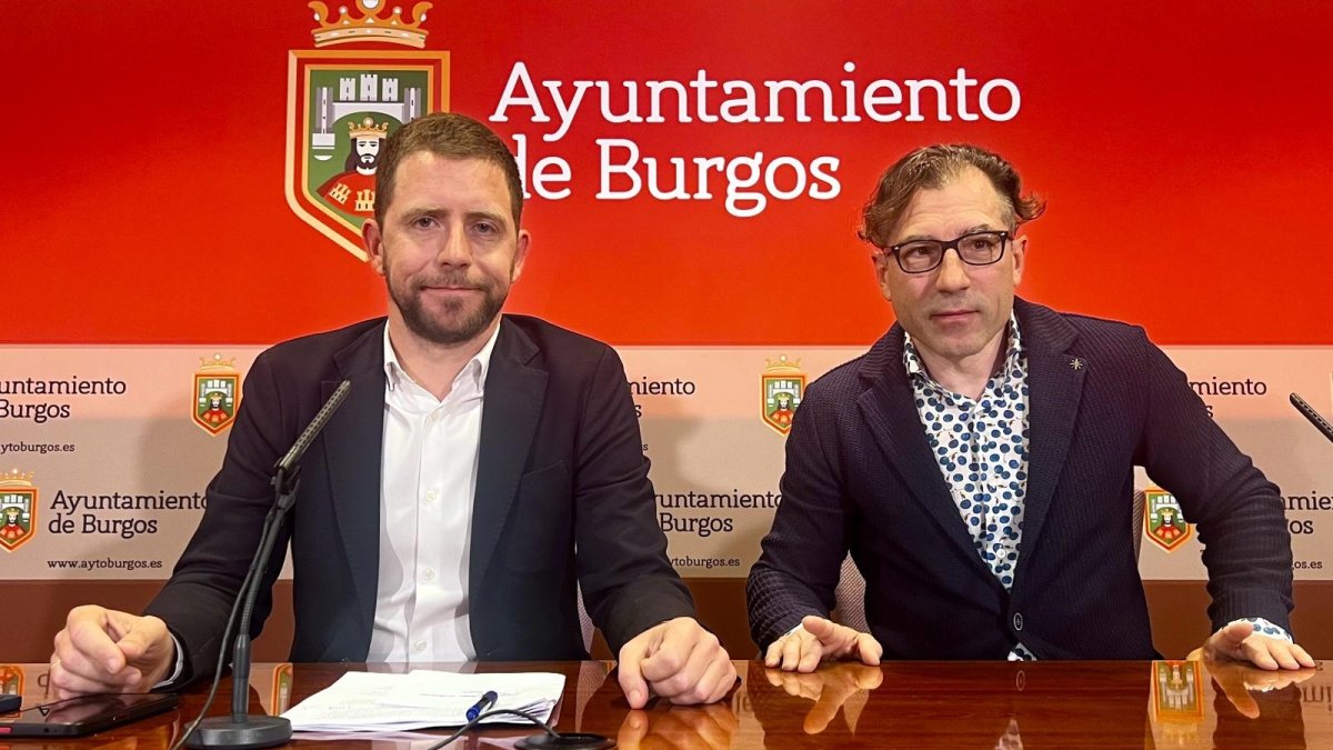 Josué Temiño y Julio César Arnaiz durante la última rueda de prensa en la sala del Ayuntamiento de Burgos.