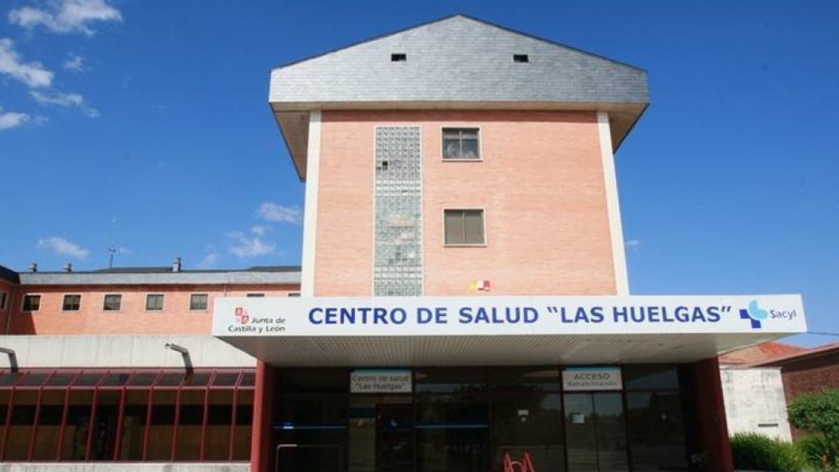 Exterior del Centro de Salud Huelgas en uno de los pabellones del Hospital Militar.