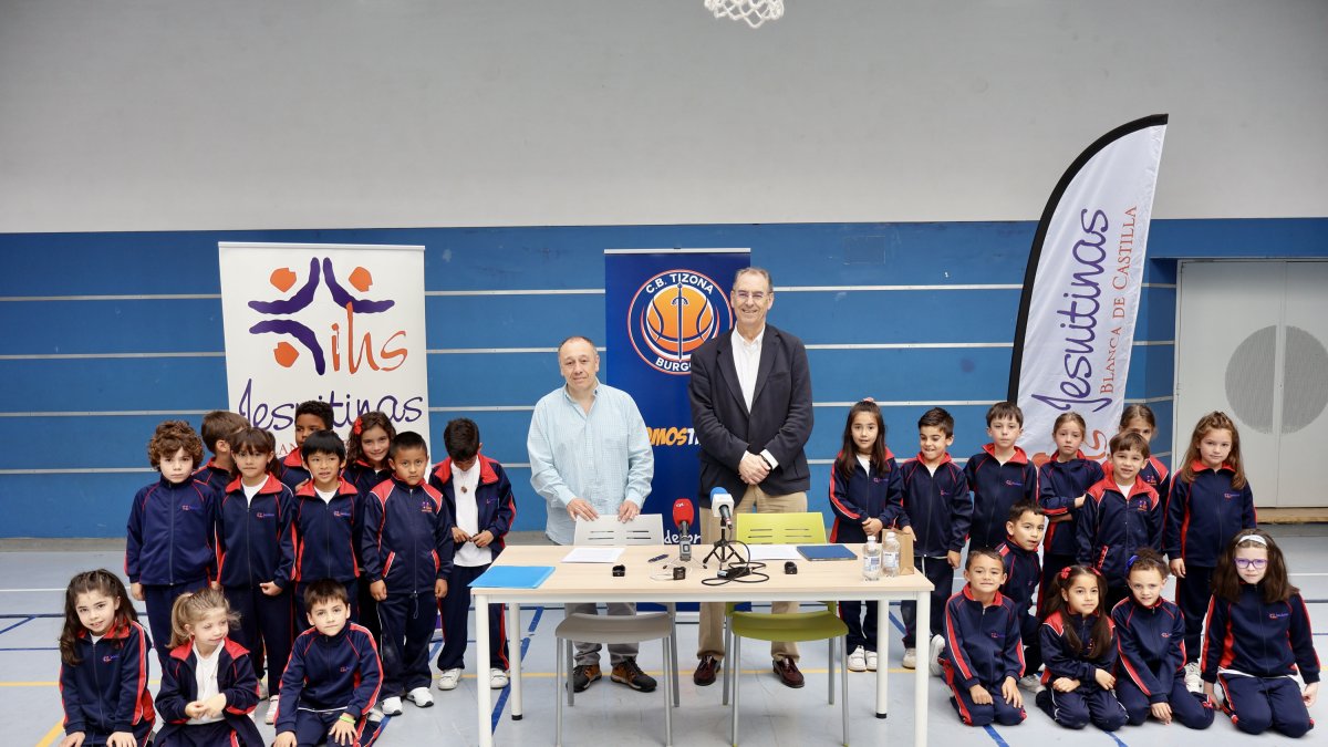 El Club Baloncesto Tizona y el colegio Blanca de Castilla firman un acuerdo de colaboración.