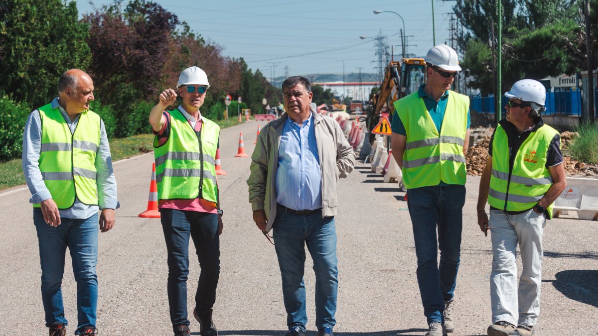 Juan Manuel Manso, en el centro, junto a los técnicos de las empresas implicadas en el proyecto.