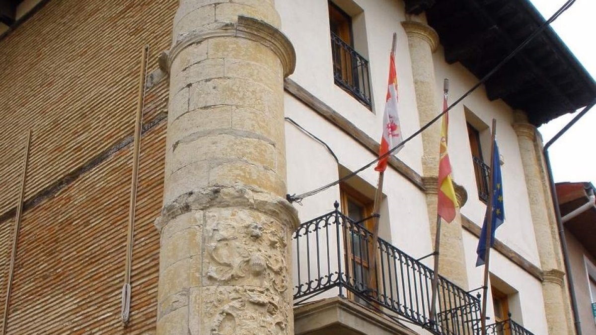 Balcón del Ayuntamiento de Treviño.