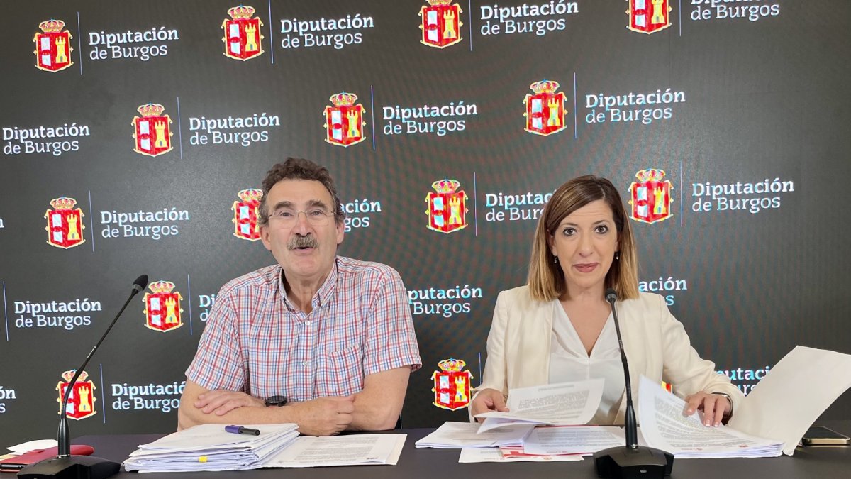Ignacio Grajal y Nuria Barrio en la presentación de las proposiciones