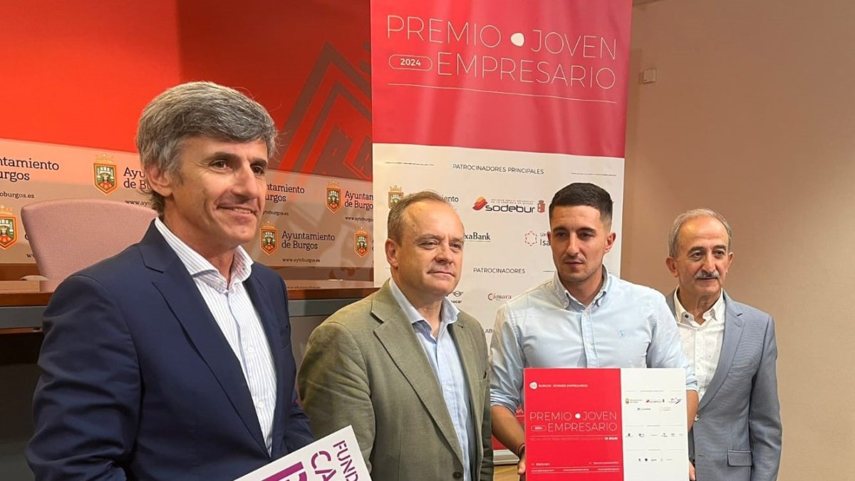 Mario Pérez, presidente de la Asociación de Jóvenes Empresarios de Burgos, posa con los representantes de las instituciones que apoyan la iniciativa.