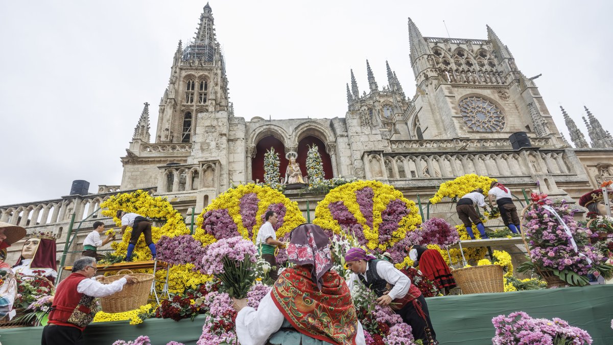 La Ofrenda de Flores a Santa María La Mayor cumple 70 años