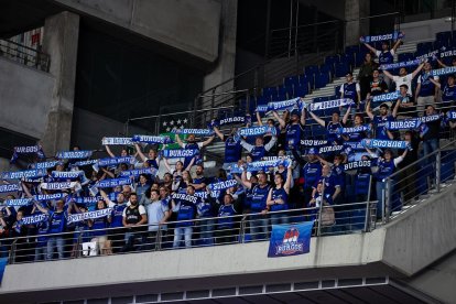 La afición azulona fue fundamental en Madrid para arrebatarle el factor cancha a Estudiantes.