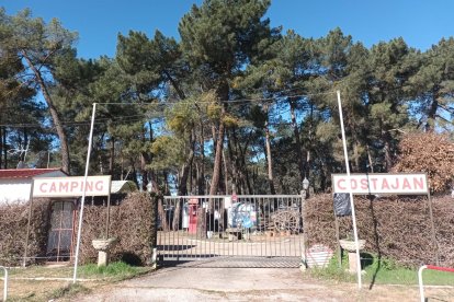 El camping lleva cerrado un año por desavenencias familiares