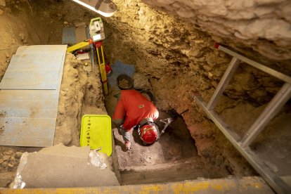 El trabajo en Mirador es doble: se mapea el registro arqueológico, se baja en escalón para acceder al sistema de galerías hoy completamente relleno .