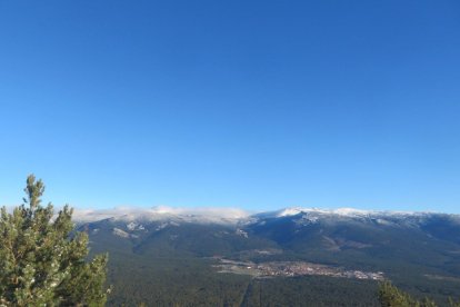 Nieve en las cumbres de las sierras de Neila y Urbión, en el límite entre las provincias de Burgos y Soria.