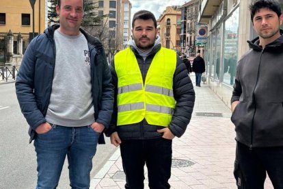 De izquierda a derecha, Sergio García (ASAJA), Eloy miguel Navazo (Plataforma independiente de agricultores y ganaderos) y Daniel Maestre (UCCL)