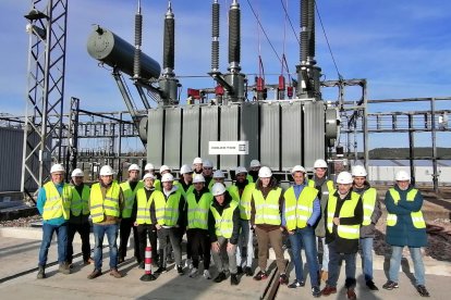 Los alumnos del CIFP Simón de Colonia posan en las instalaciones de i-DE, distribuidora de Iberdrola.