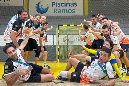 Los bomberos de Aranda de Duero pueden presumir de ser los actuales campeones de Europa de Balonmano en los Juegos Europeos de Policías y Bomberos
