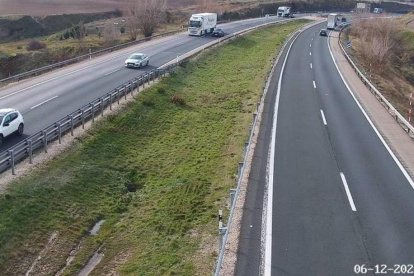 Tráfico escaso ayer por la mañana en la antigua autopista AP-1 a la altura de Briviesca.