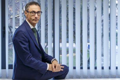 Carlos Alonso de Linahe, decano del Colegio de Economistas. SANTI OTERO