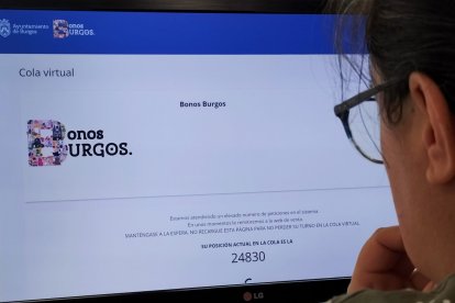 Tres horas después de abrirse la aplicación de Bonos Burgos, la cola de espera superaba los 24.000 usuarios.