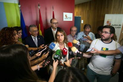 La consejera de Educación, Rocío Lucas, durante su comparecencia. TOMÁS ALONSO