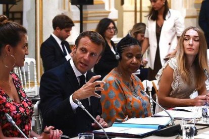 Macron en una reunión con al Consejo de Igualdad entre Mujeres y Hombres, previa a la cumbre del G-7.-EFE / PHILIPPE LOPEZ