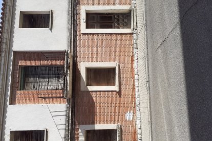 Imagen de la casa asaltada por ocupas esta semana. ECB