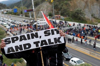 Corte de la AP-7 en La Jonquera, por la convocatoria de Tsunami Democràtic, el 11 de noviembre.-EFE / ALEJANDRO GARCÍA