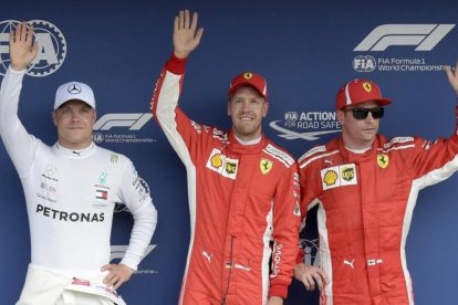 Valtteri Bottas (2º), Sebastian Vettel (1º) y Kimi Raikkonen (3º), en los últimos ensayos hoy del GP de Alemania. /-AP / JENS MEYER