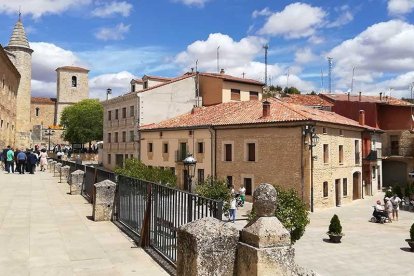 La localidad acogerá la reunión y la feria paralela en la que los pueblos participan con stands informativos y actividades.-M. M.