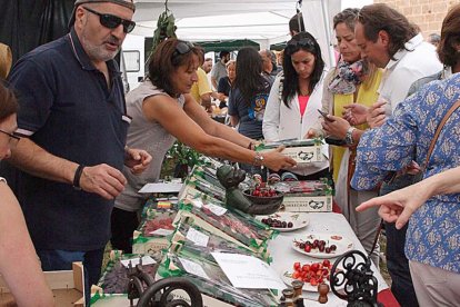 Imagen de la Fiesta Gastronómica de la Cereza de las Caderechas de la edición anterior.-G. G.