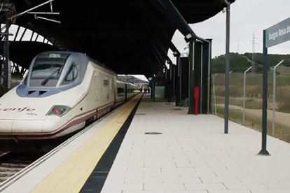 Imagen del AVE en pruebas en la estación de Burgos. ADIF