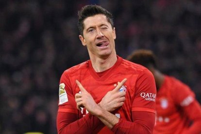 Robert Lewandowski celebra el primer gol del partido.-AFP / SVEN HOPPE