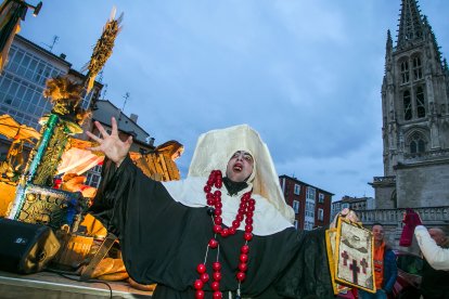 Una monja reprende a los pecadores. T.A.