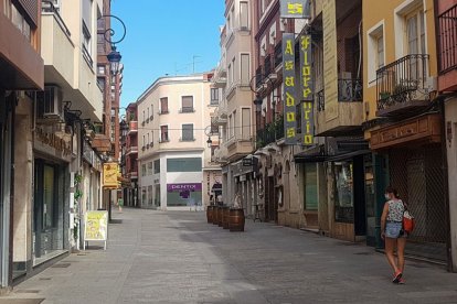 La calle Isilla, uno de los puntos más visitados por los turistas que llegan a Aranda. L. V.