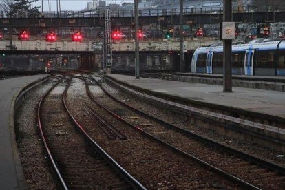 La estación de Saint Lazare hoy en París.-AP / MICHEL EULER