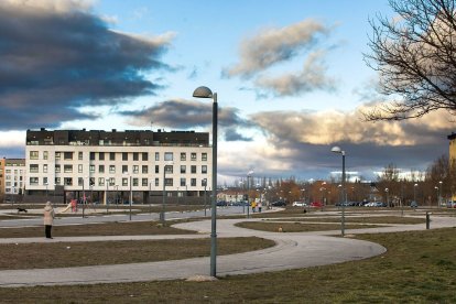 Zona del Parque de los Ochos donde en la que se ve el estado de la urbanización. TOMAS ALONSO