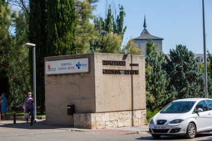 Entrada del hospital Santos Reyes de Aranda. PACO SANTAMARÍA