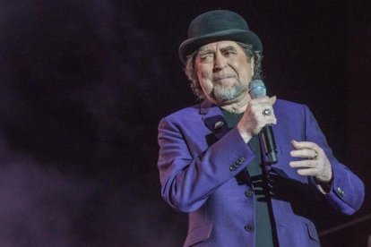 Joaquín Sabina, durante una actuación, en el 2017.-FERRAN SENDRA