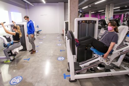 Los gimnasios de Burgos se muestran satisfechos con los bonos al consumo, aunque no descartan pedir una prórroga. TOMÁS ALONSO