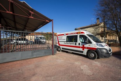 Cruz Roja trasladó a parte de los ancianos de la residencia Valle del Cuco. PACO SANTAMARÍA