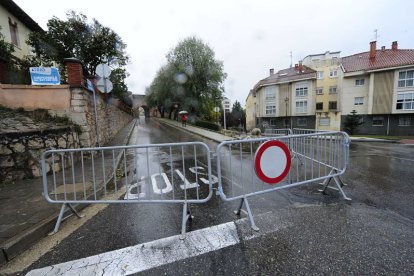 El Arco de San Martín desde la calle Francisco Salinas en el momento del cierre al tráfico en octubre de 2020. ECB