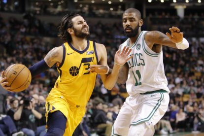 Ricky Rubio ante Kyrie Irving, de los Celtic.-DAVID BUTLER II (USA TODAY SPORTS)