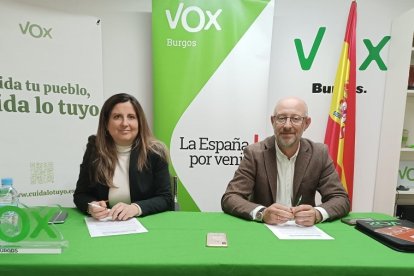 Ana Hernando e Iñaki Sicilia, procuradores de Vox por Burgos. D. S. M.