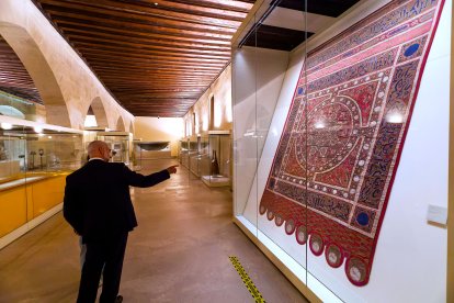 El Pendón de las Navas de Tolosa se expone en el Museo de Telas Medievales del Monasterio de las Huelgas. TOMÁS ALONSO