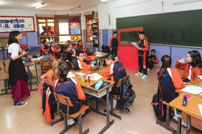 En quinto y sexto de Primaria se trabajó sobre los monasterios y las vidrieras.  ISRAEL L. MURILLO