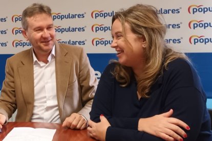 Los senadores Javier Lacalle y Cristina Ayala.