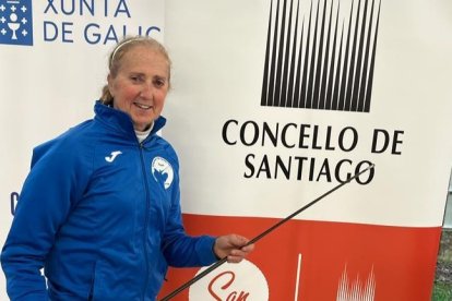 Begoña Garrido posa con su arma. CLUB ESGRIMA CID CAMPEADOR