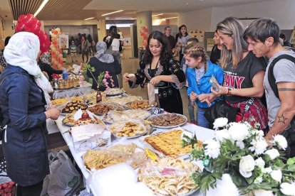 La V edición del Festival Intercultural de Burgos reunió en el Fórum de la Evolución a movimiento asociativo de inmigrantes de la ciudad.-ISRAEL L. MURILLO