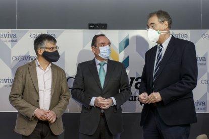Carlos Vicente, Ramón Sobremonte y Miguel Ángel Benavente, durante la presentación del estudio. SANTI OTERO
